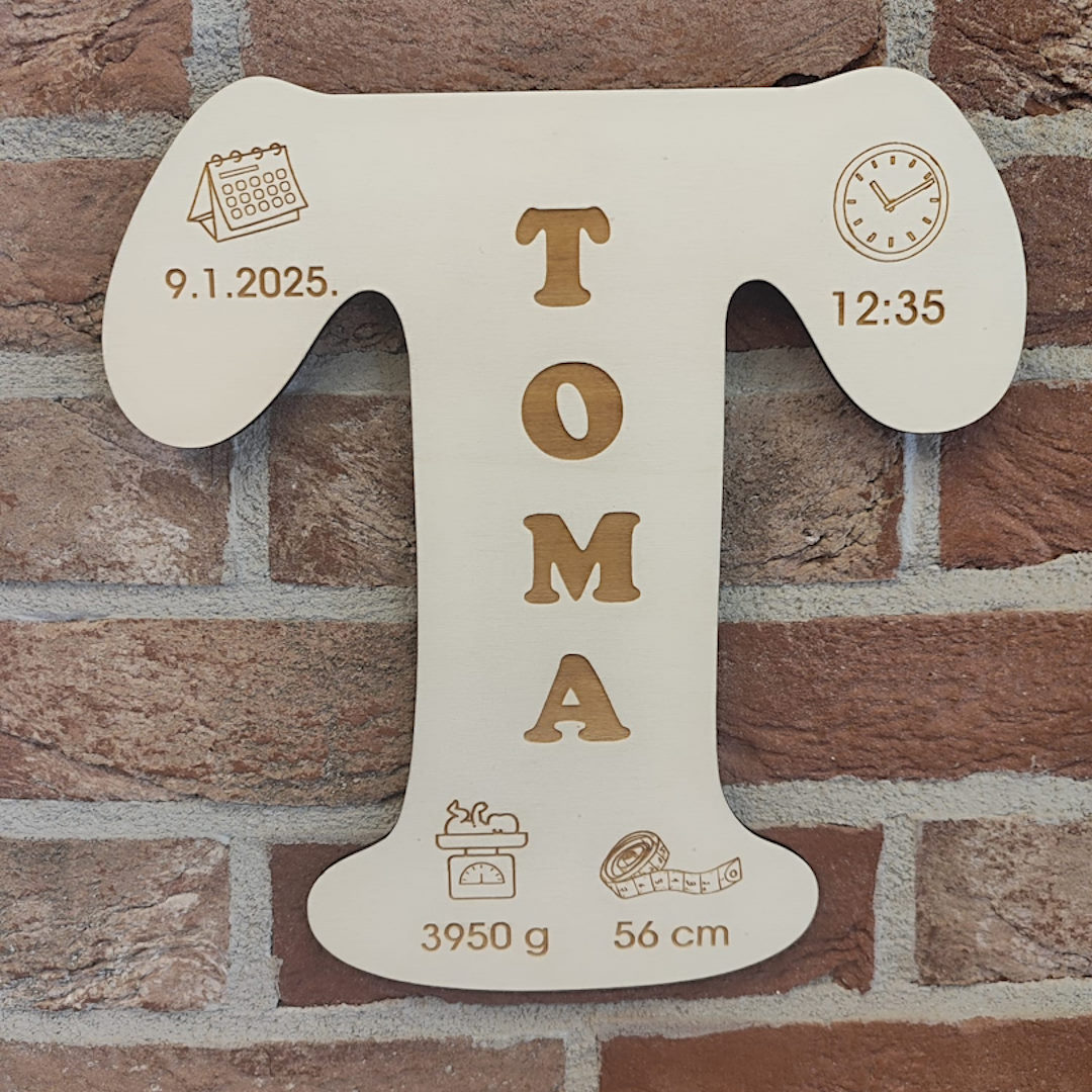 Drvena dekoracija - inicijali