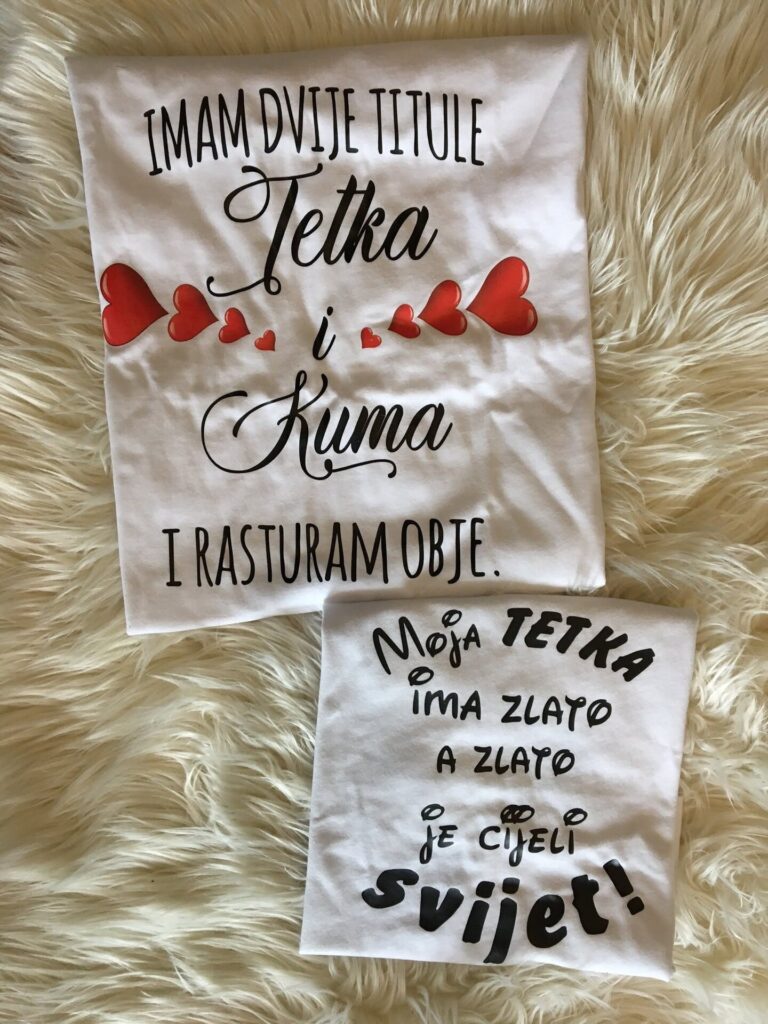 Bijele majice s natpisima za tetku i kumu te srcima